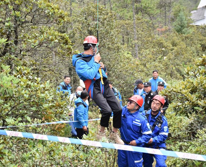 筑牢安全防线！玉龙雪山景区开展索道联合应急救援演练