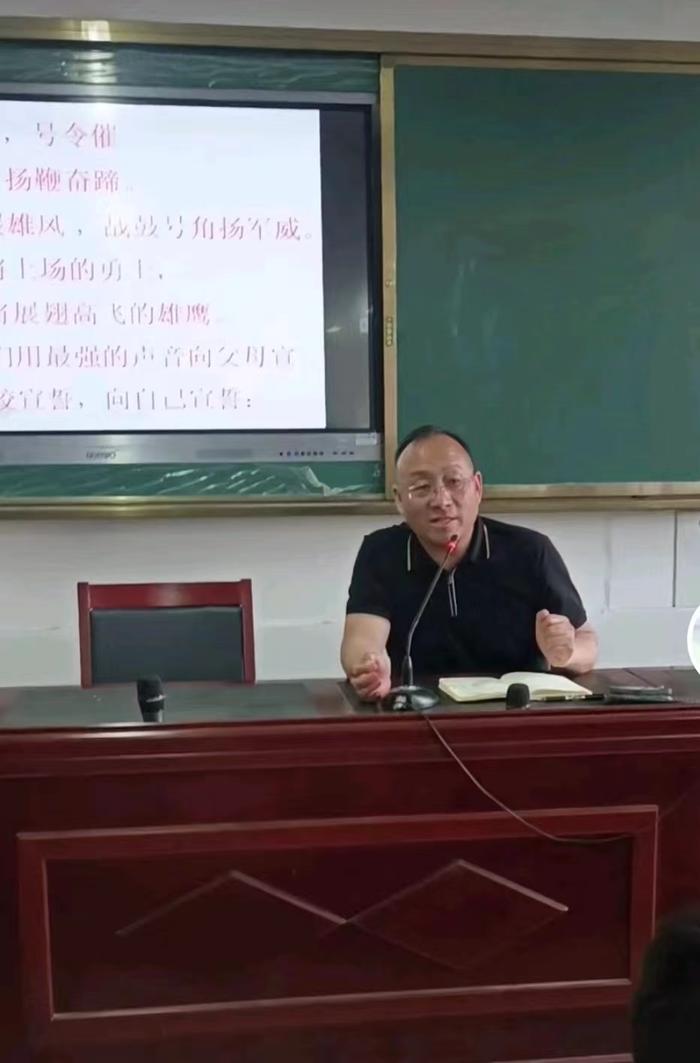 鼓足干劲 奋力拼搏  认真复习 赛出水平 ——南召县新世纪小学六年级“期末复习动员”主题班会