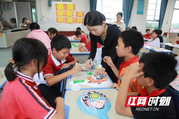 衡山新桥镇：师生共绘“传统画” 扮靓乡村“和美屋场”