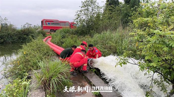 贵州前置应急救援队伍到重点防汛救灾区（县）
