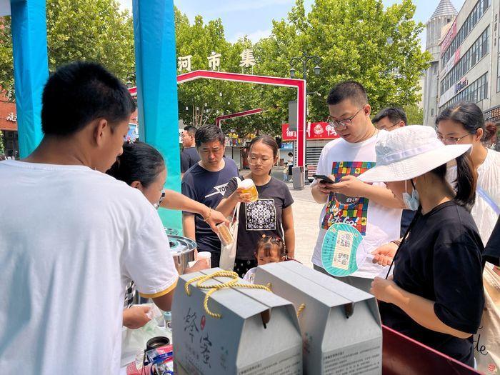 知名主播打call济味 电商直播助力“泉水人家” 走俏“云端”