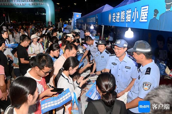 花样宣传“赶大集” 海南警方平安集市（昌江站）火热开市