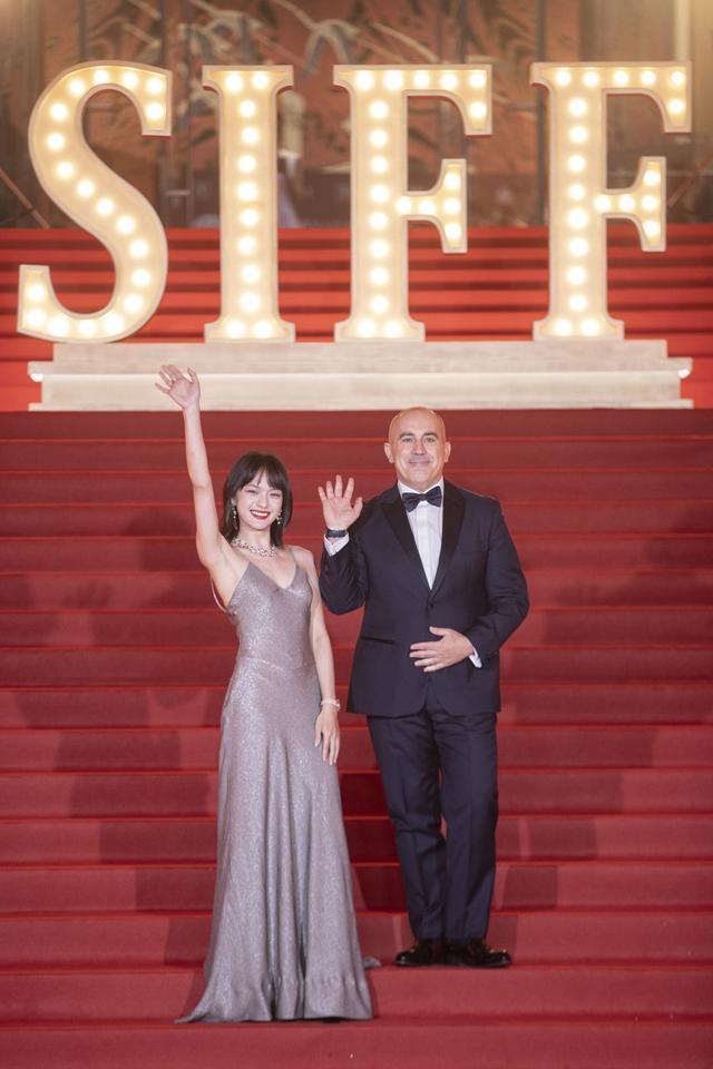 最佳男演员是他！葛大爷和小凯被临时请上台……上海国际电影节金爵奖揭晓