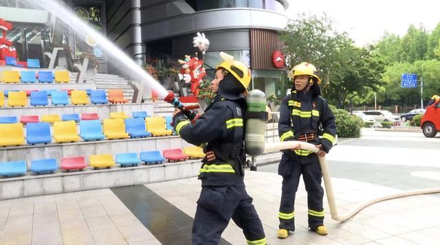 闵行这座公共安全体验馆揭牌，10多个模拟场景带市民“沉浸式”学习安全知识