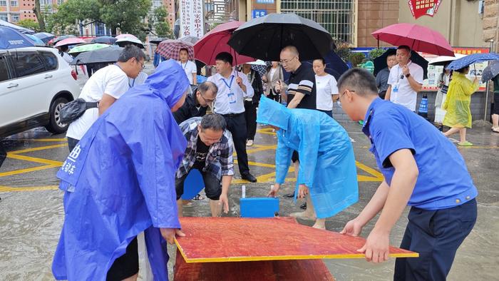 贵州多地强降雨+中考 各部门全力救助护考