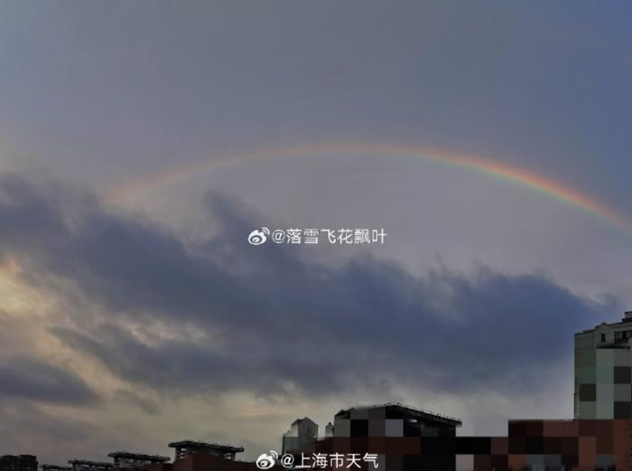 上海天空惊现：彩虹+晚霞！网友：好魔幻…明晚雨水再次加强，下周将超30℃