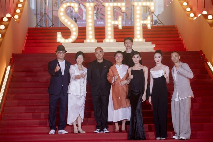 盖纪念邮戳、行李寄存、影院摇铃仪式……上海电影之城的“打开方式”
