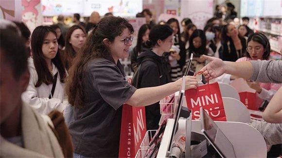 名创优品法国香榭丽舍旗舰店开业 首日业绩57.68万人民币