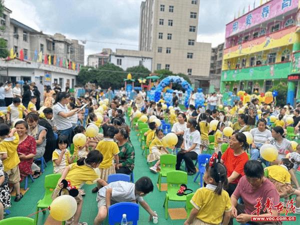 常德市西湖管理区中心幼儿园大班举行毕业典礼活动