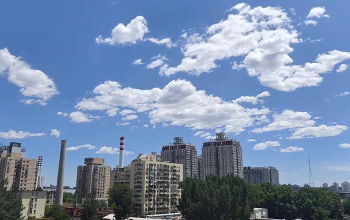 北京蓝天白云刷屏，25日起将再迎高温天气