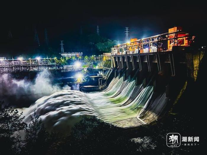 三孔泄洪12小时后 新安江建德城区段水位上涨