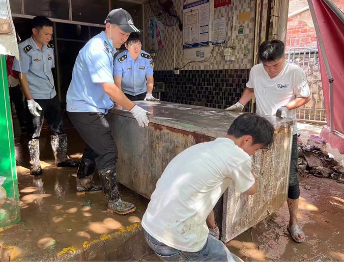 广西桂林市市场监管局筑牢餐饮安全防线