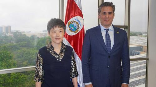 驻哥斯达黎加大使王晓瑶到任拜会哥外贸部长托瓦尔