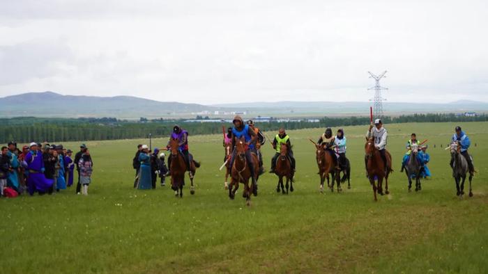 2024年锡林郭勒蒙古马超级联赛西乌珠穆沁旗站决赛15公里3人团体赛激情开赛