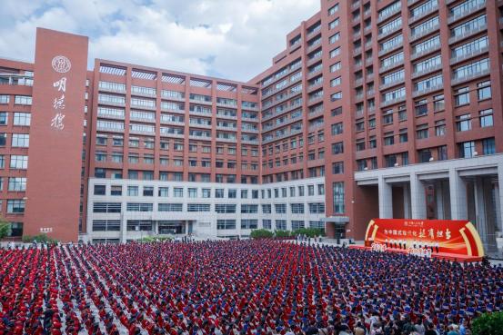 2024年中国人民大学毕业生党员集体宣誓活动举行