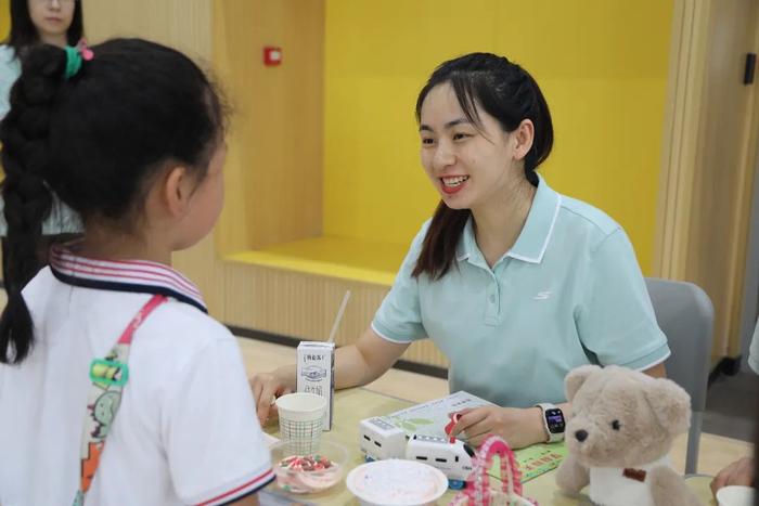 雁塔区第八幼儿园小朋友走进雁塔区第一小学参观学习