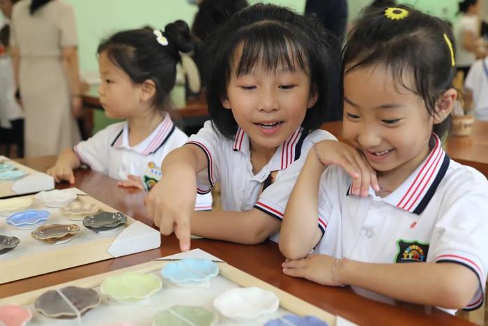 雁塔区第八幼儿园小朋友走进雁塔区第一小学参观学习