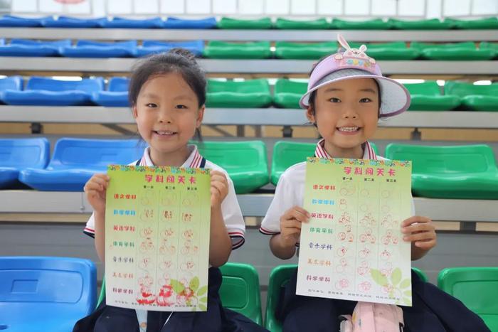 雁塔区第八幼儿园小朋友走进雁塔区第一小学参观学习