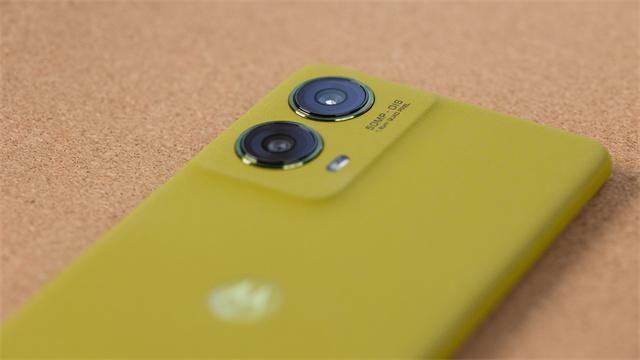 联想moto S50 Neo评测：Pantone色彩加持的风格设计这手感我爱了