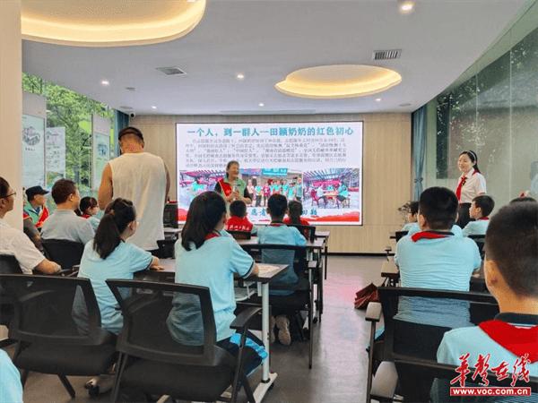 访志愿服务之家 接爱心传递之力 晨荷小学走进株洲市荷塘区志愿者之家