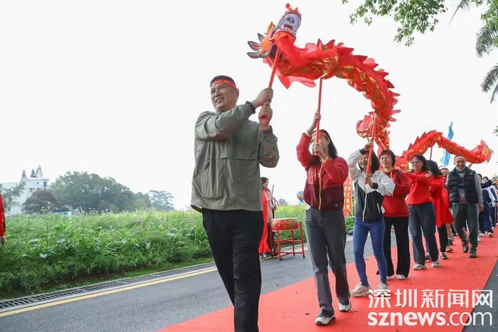 举旗、舞龙齐上阵！罗湖各初中师生家长花样送考记