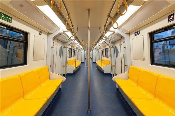 青岛发布全球首列商用碳纤维地铁：重量更轻 年内载客