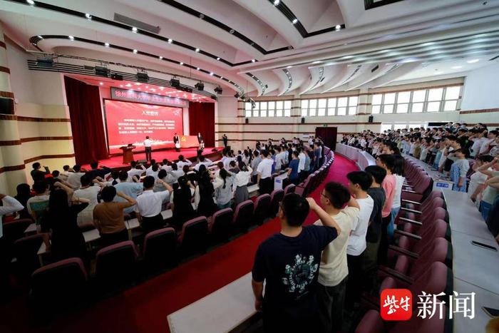 一份特殊的毕业礼物，徐州医科大学为毕业生党员过“政治生日”