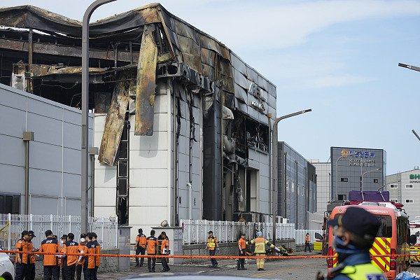 韩国华城电池厂火灾已有11名遇难者身份被确认