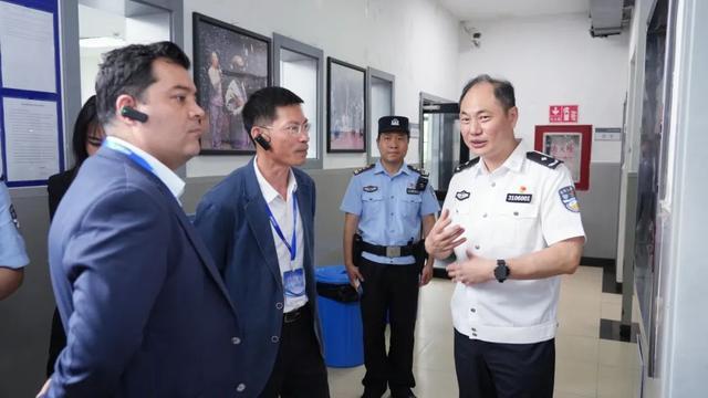 34 国领事官员走进青浦监狱，见证法治与文明