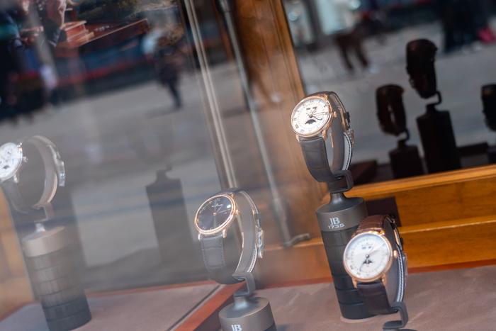 瑞士手表卖不动了