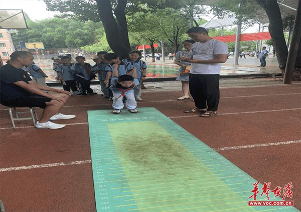 趣考无“纸”境 快乐勇闯关  茶陵县云阳小学一二年级开展乐学嘉年华活动