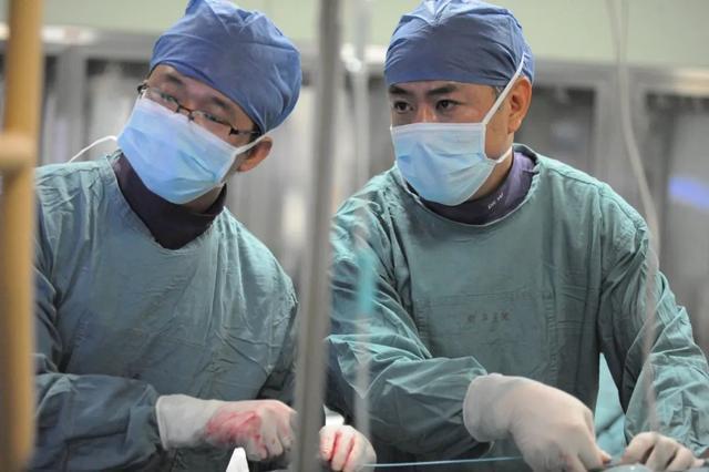 从“看透”到“治愈”，从“开创”到“规范” 上海新华医院儿心血管团队对“小心脏”实现半个世纪的守护
