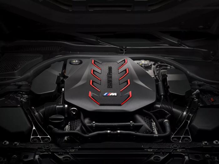 2025 款宝马 M5 发布：搭载插电混动系统动力暴增，但零百加速略输上代