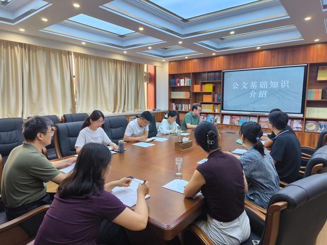 让勤奋学习成为青春远航的动力！枣庄市市中区政协开展青年理论学习活动