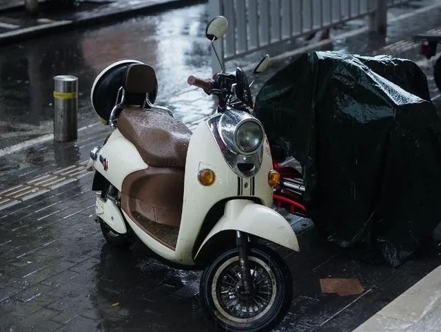 雨天如何安全出行，快来看看吧→