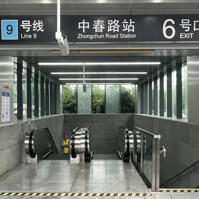 加装雨棚、自动扶梯：9号线多座车站硬件综合改造，升级换新颜