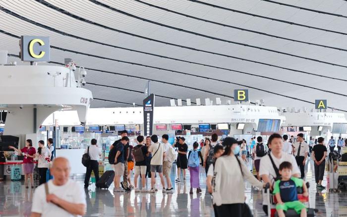 大兴机场暑运预计运送旅客880万余人次，多家航司加密热门航线