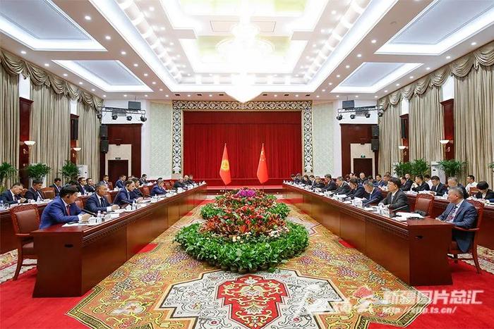 马兴瑞艾尔肯·吐尼亚孜会见吉尔吉斯斯坦总理阿·扎帕罗夫