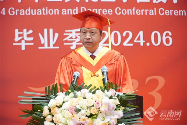 昆明医科大学举办毕业典礼送别5000余名毕业学子