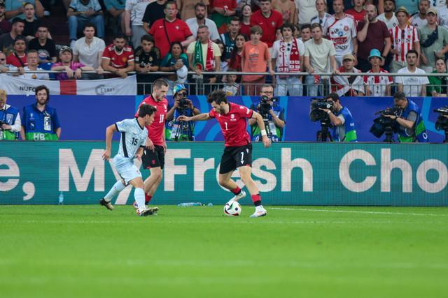 欧洲杯16强出炉，格鲁吉亚队将对阵西班牙，“丑小鸭变白天鹅”是怎么实现的