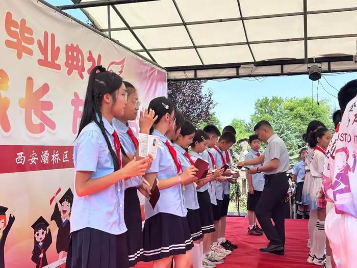 灞桥区宇航小学举行六年级毕业典礼活动