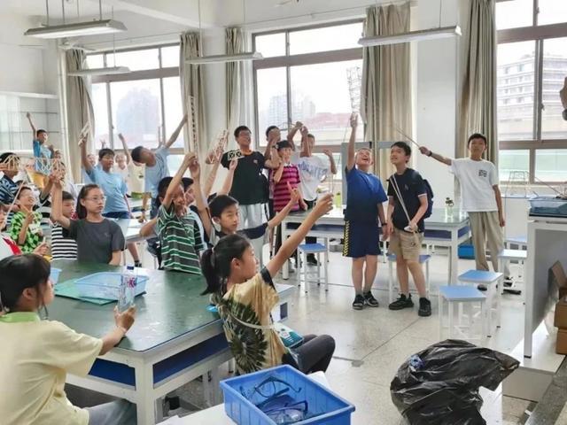 共享集团科技教育资源，中小学生体验土木结构设计乐趣