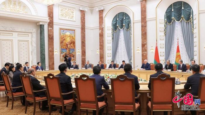 白俄罗斯总统卢卡申科会见北大党委书记郝平和中国高校代表团