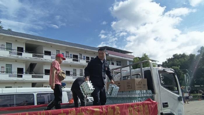 向“雨”而行勇担当丨“天平杯·随手拍”大赛作品展播