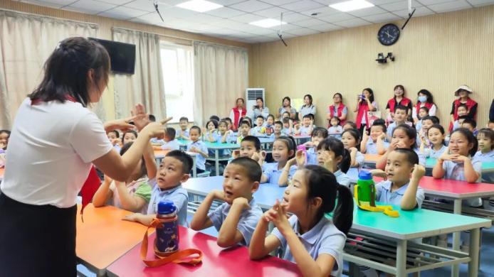 莲湖区星火路小学举行开放日活动