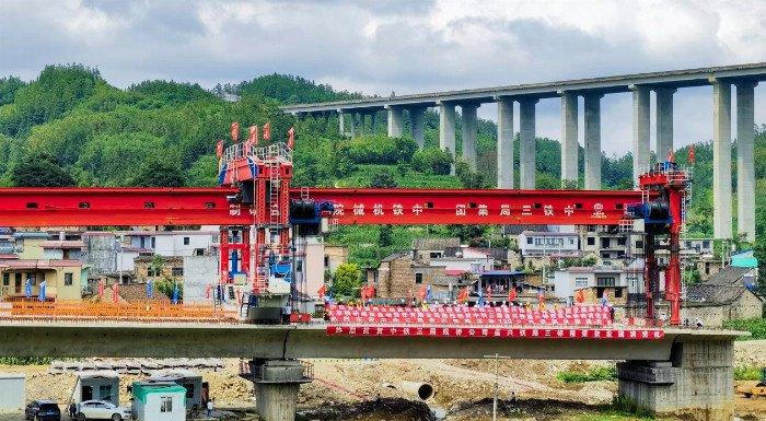 盘兴铁路盘州鹅毛寨至兴义新建村段箱梁架设完成