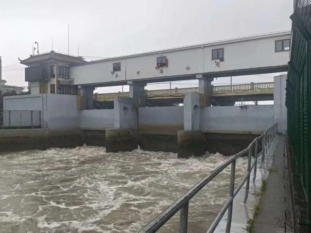 以“雨”为令！浦东水闸全力以赴防御梅雨