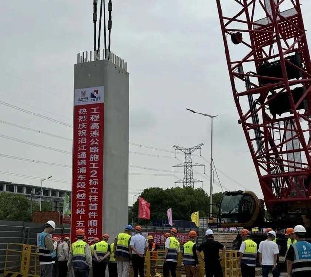 周邓公路快速路开工建设、北横通道东段主线具备通车条件……这些市政路桥项目建设正全力推进！