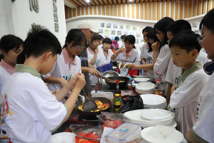 “毕业了，我为学校后厨阿姨做顿饭”