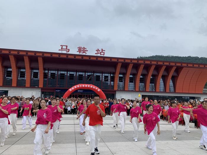 视频丨仪陇“百姓大舞台”唱起来，自编自演迎接“高铁时代”